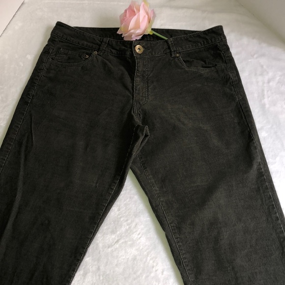 H&M Slim Corduroy Pants Dark khaki green size 12